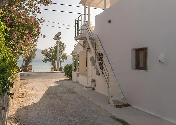 Ammos Seafront House * Adamantas (Milos)